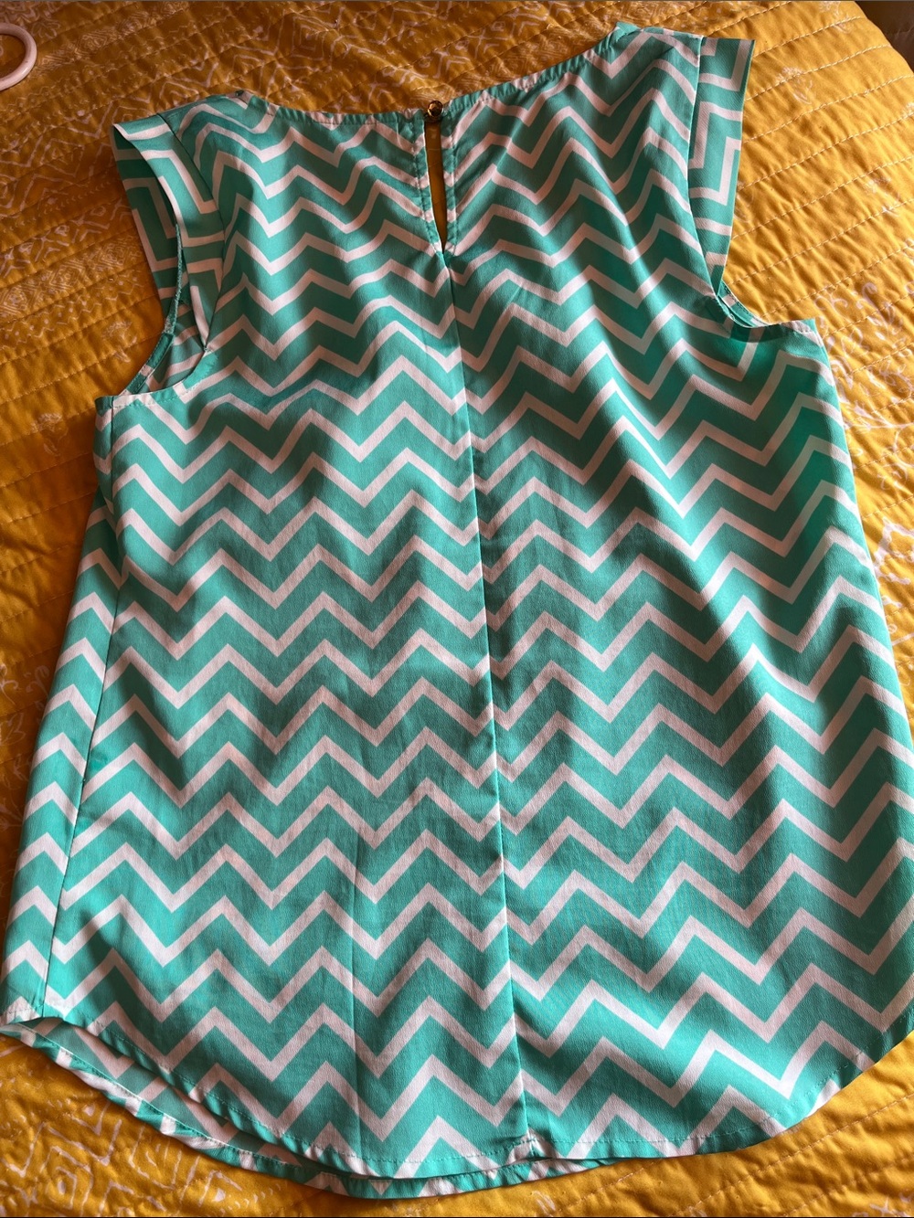 Candie's Aqua and White Chevron Sleeveless Top - Picture 3 of 5